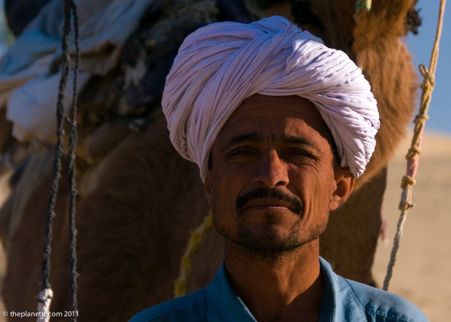 写真のインドの人々