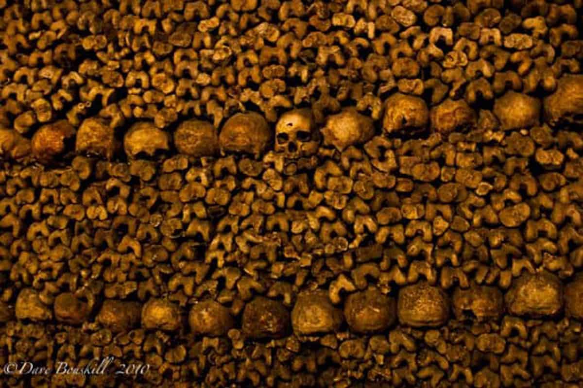 パリのカタコンベを訪れる