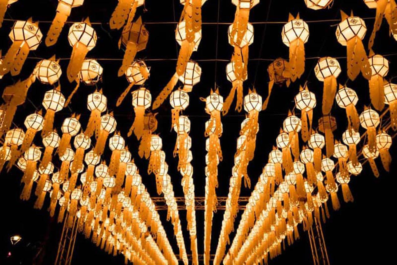 Loy KrathongとYi Peng 