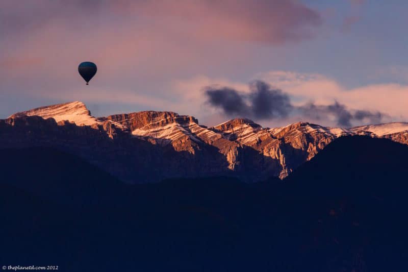 写真のピレネーを通る旅