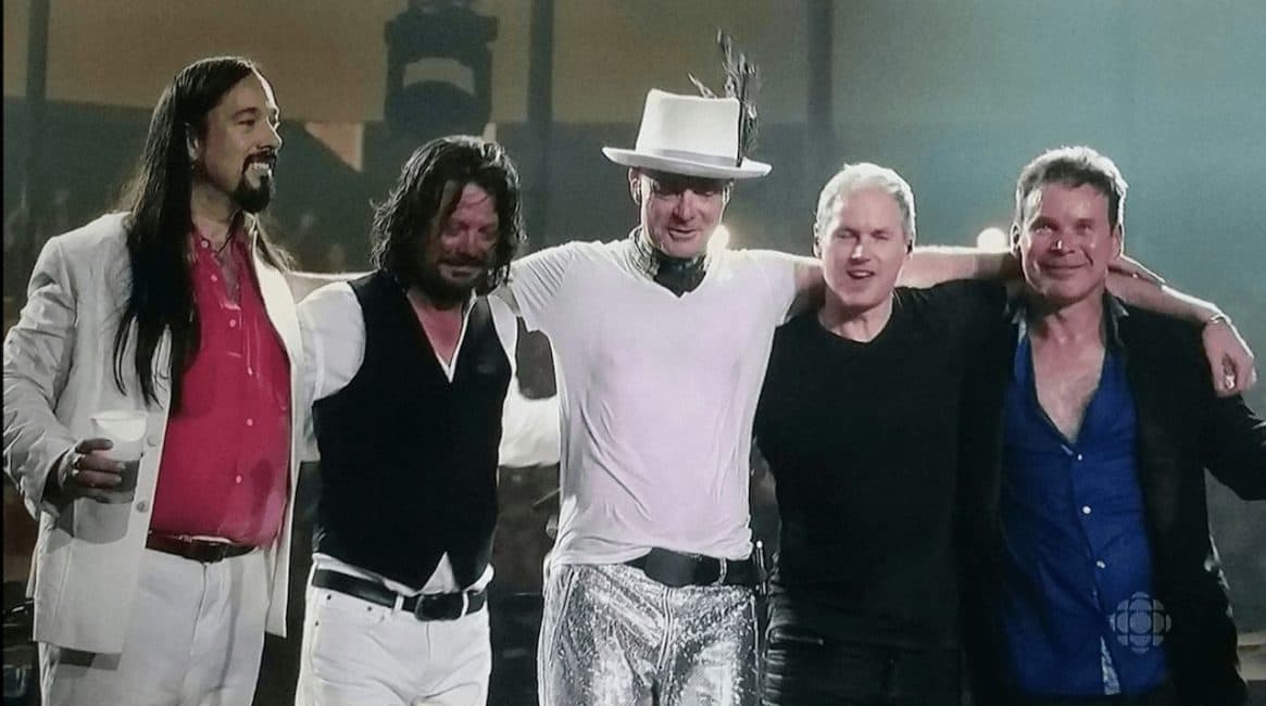 世界はカナダから1つか2つを学ぶことができます