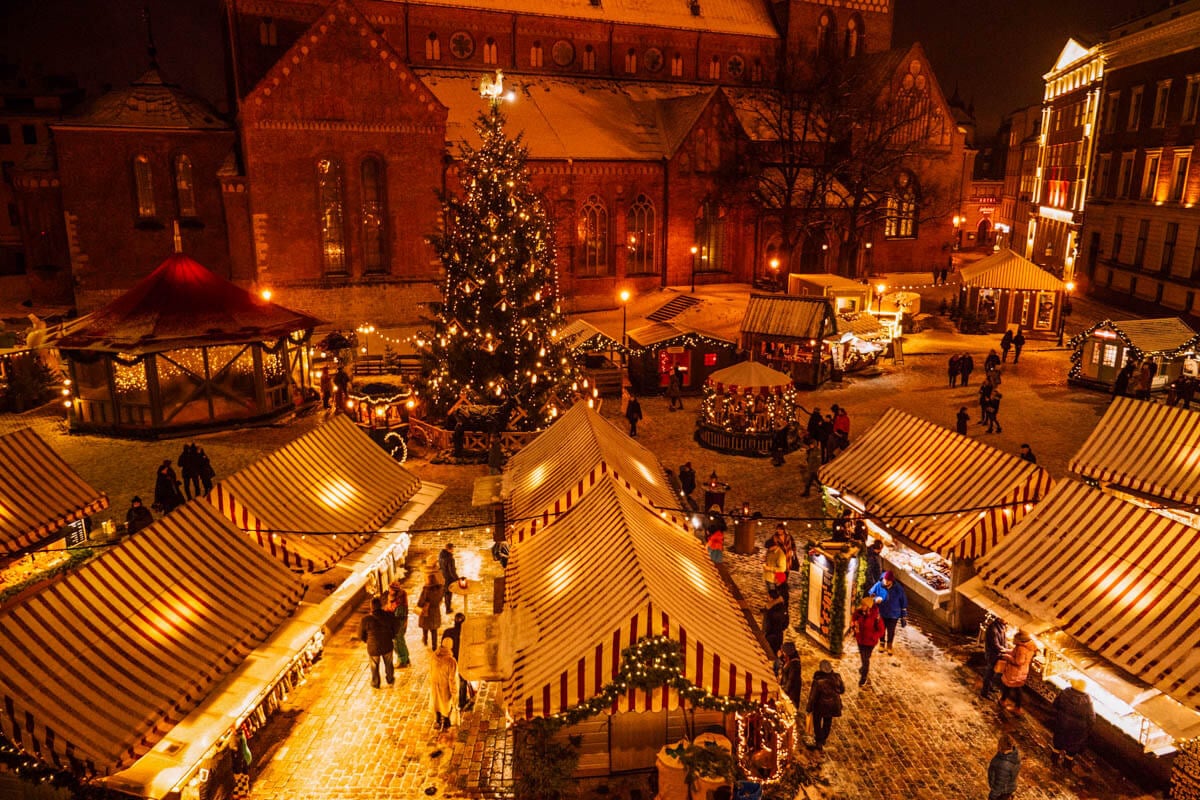 あなたが体験する必要があるクリスマスに旅行するための12の超現実的な場所