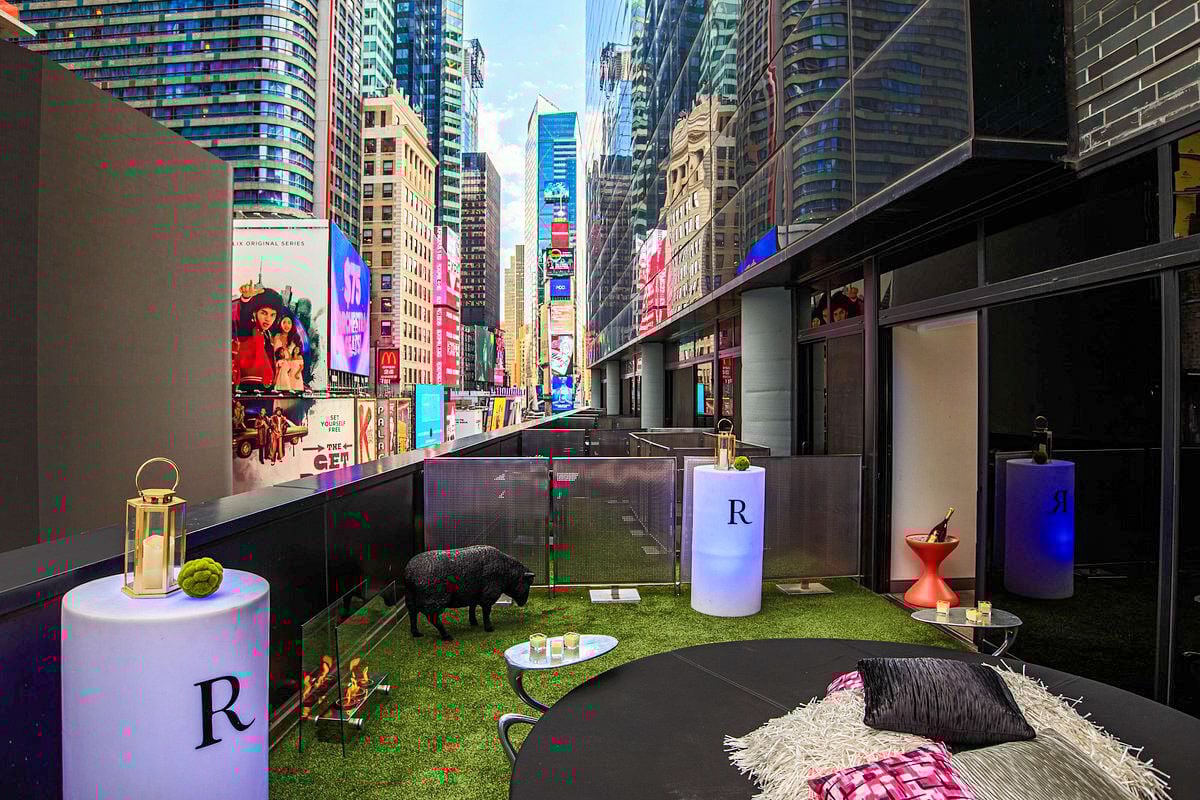 タイムズスクエアボールドロップの景色を望むトップ10 NYCホテル（大Year日）