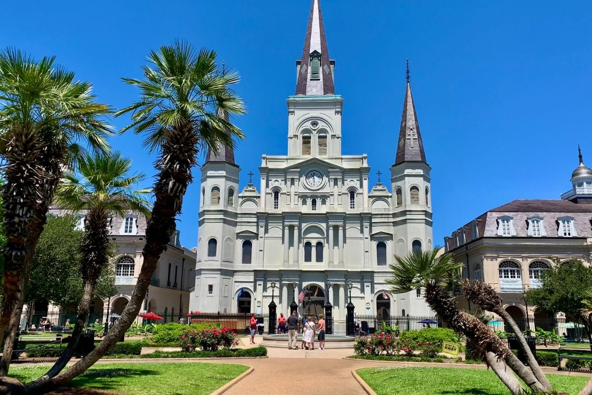 忘れられない旅行のためにニューオーリンズに滞在するのに最適な12の場所