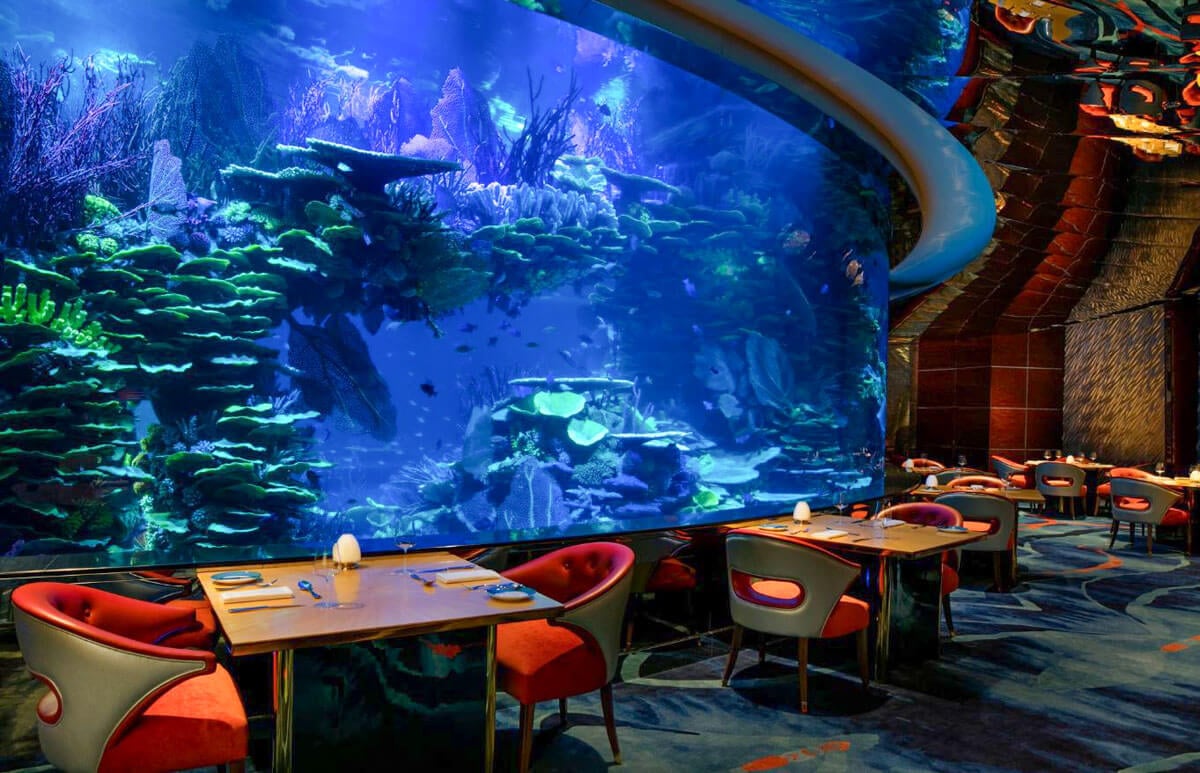 ドバイの驚くほどユニークなレストラン（食通ガイド）