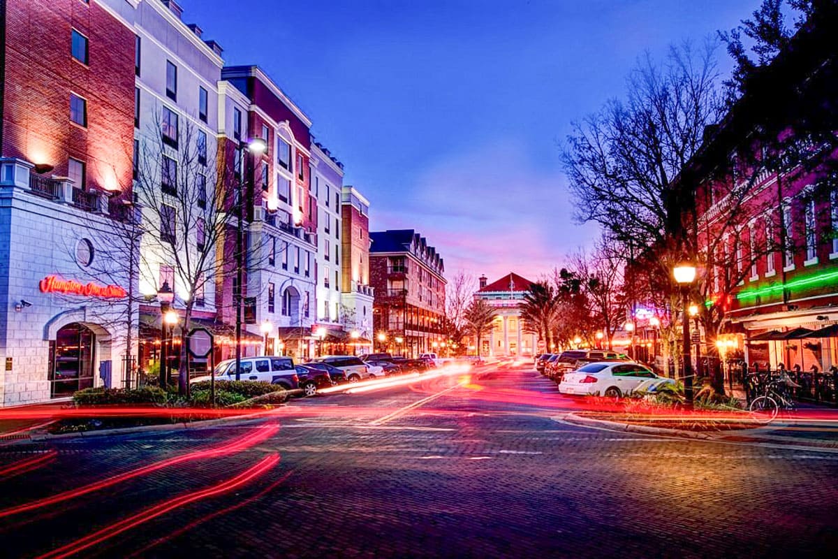 マイアミのシーンを破った夜のゲインズビルでやるべき12のこと！