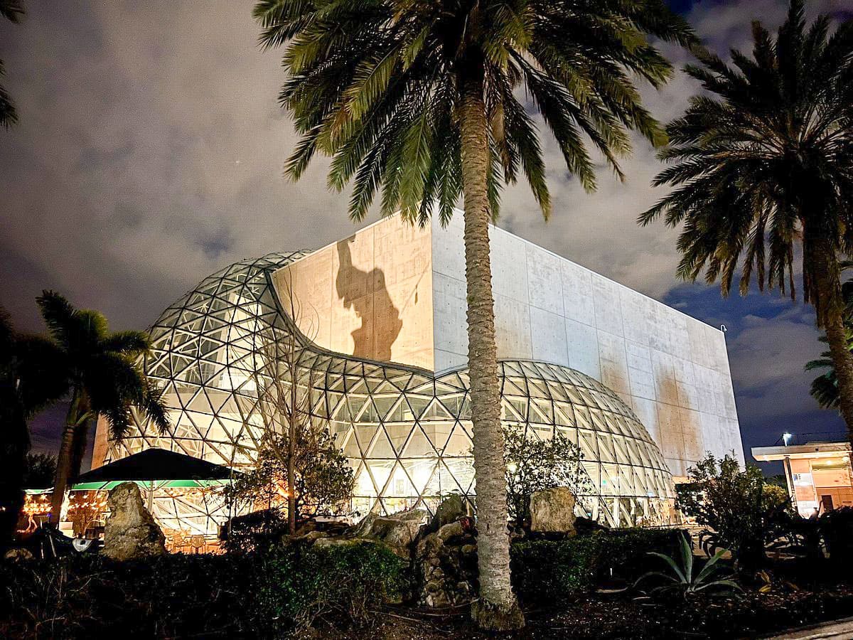 セントピートの夜にやるべき10の壮大なこと(フロリダの党の秘密!)