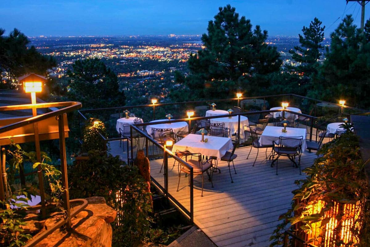 ボルダーの20のユニークなレストラン：非常においしいスポットへのガイド