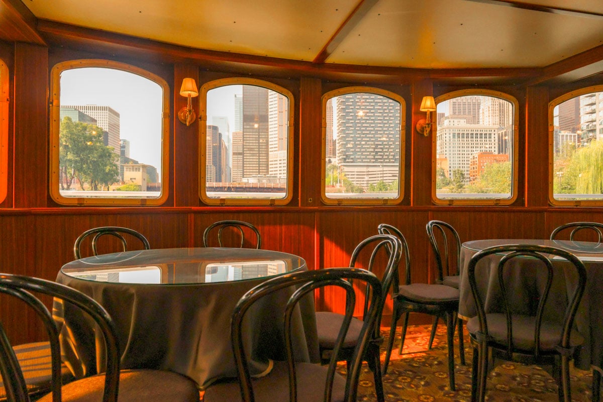 シカゴ郊外の22のユニークなレストラン：街の外で食事をする並外れた場所