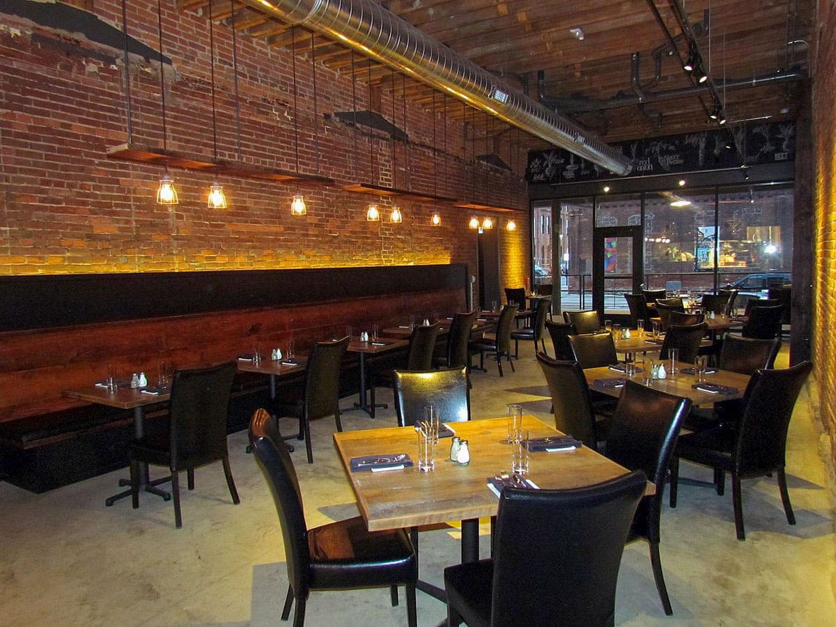 アイオワ州の19ユニークなレストラン：アルジェリア語、ネパール語、アメリカの古典を味わう