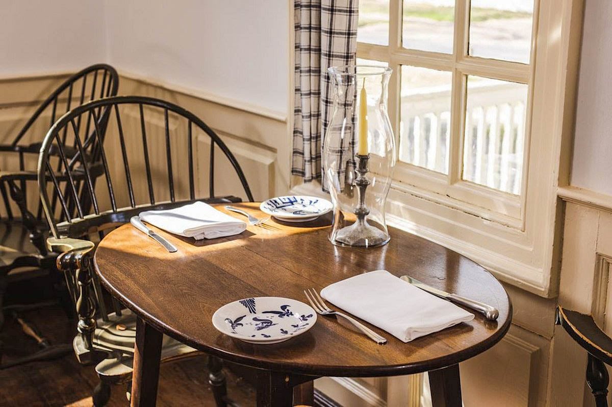 バージニア州ウィリアムズバーグにある24のユニークなレストラン：普通の食事を超えた外観