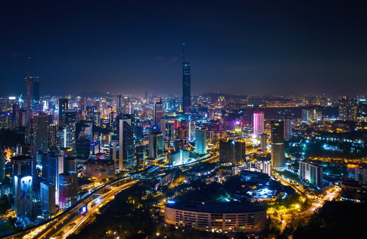 夜のクアラルンプールで12の信じられないほどのことをする（2025年）