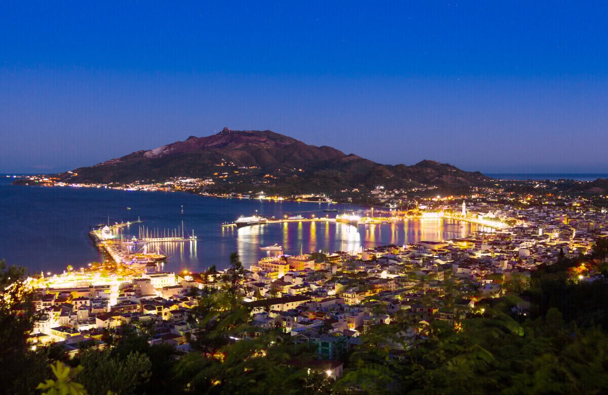 夜のザキンソスでやるべき12の壮大なこと（内部のビーチパーティー！）