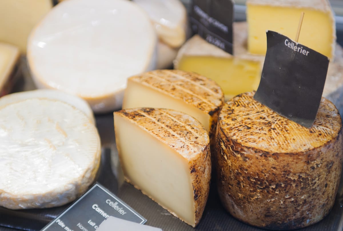 リヨンで最高のフードツアーを予約する方法(+何が期待するか)