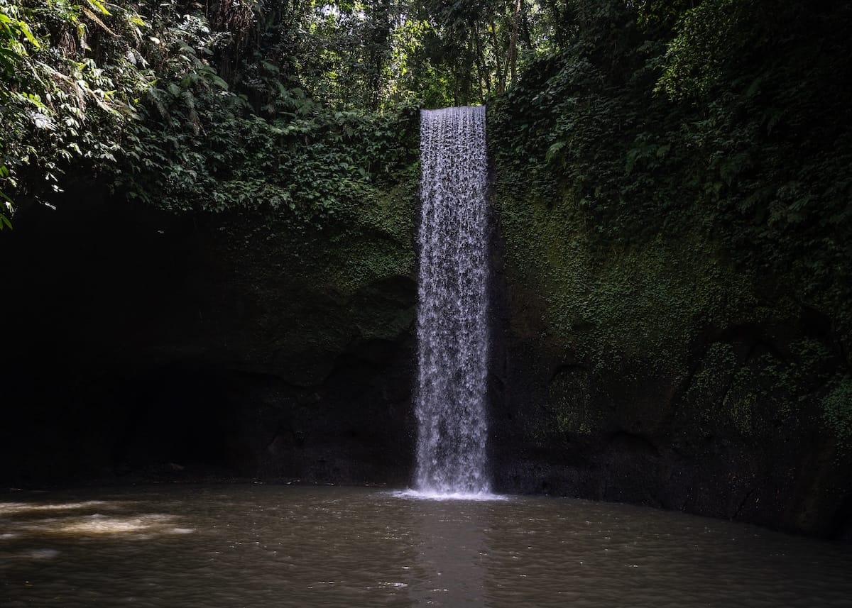 バリのティブマナ滝を訪れるための完全なガイド（+地図！）