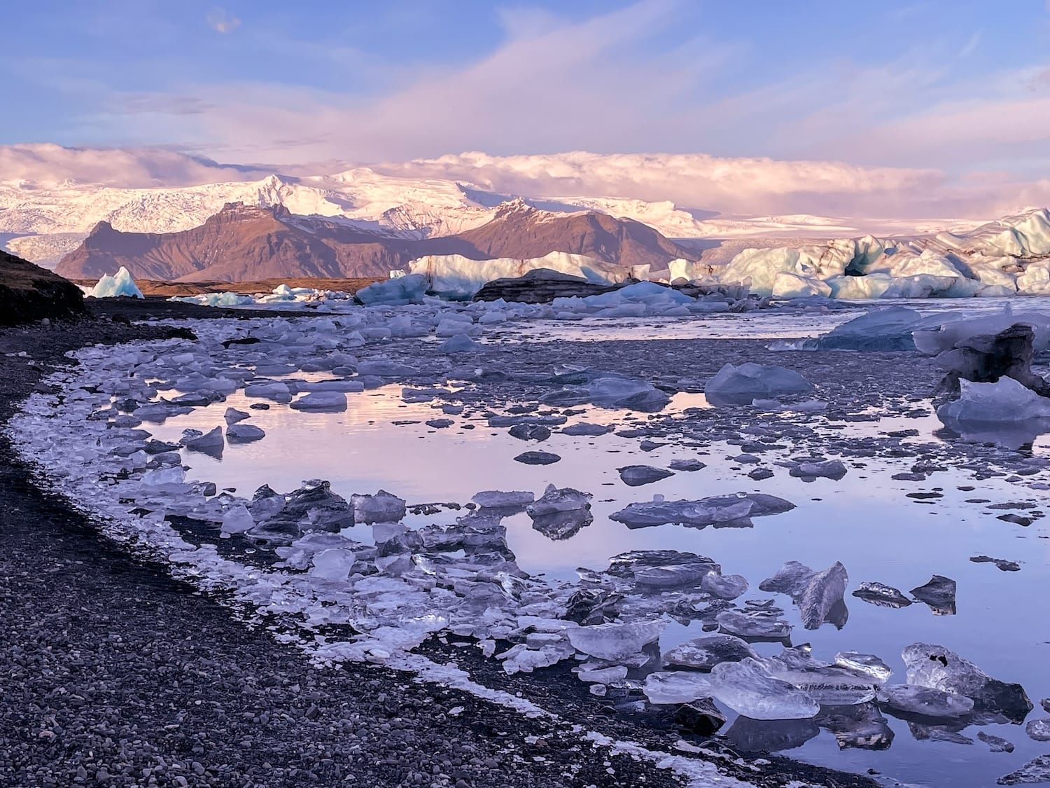 アイスランドのヨクルサルロン氷河ラグーンを訪問するための完全なガイド