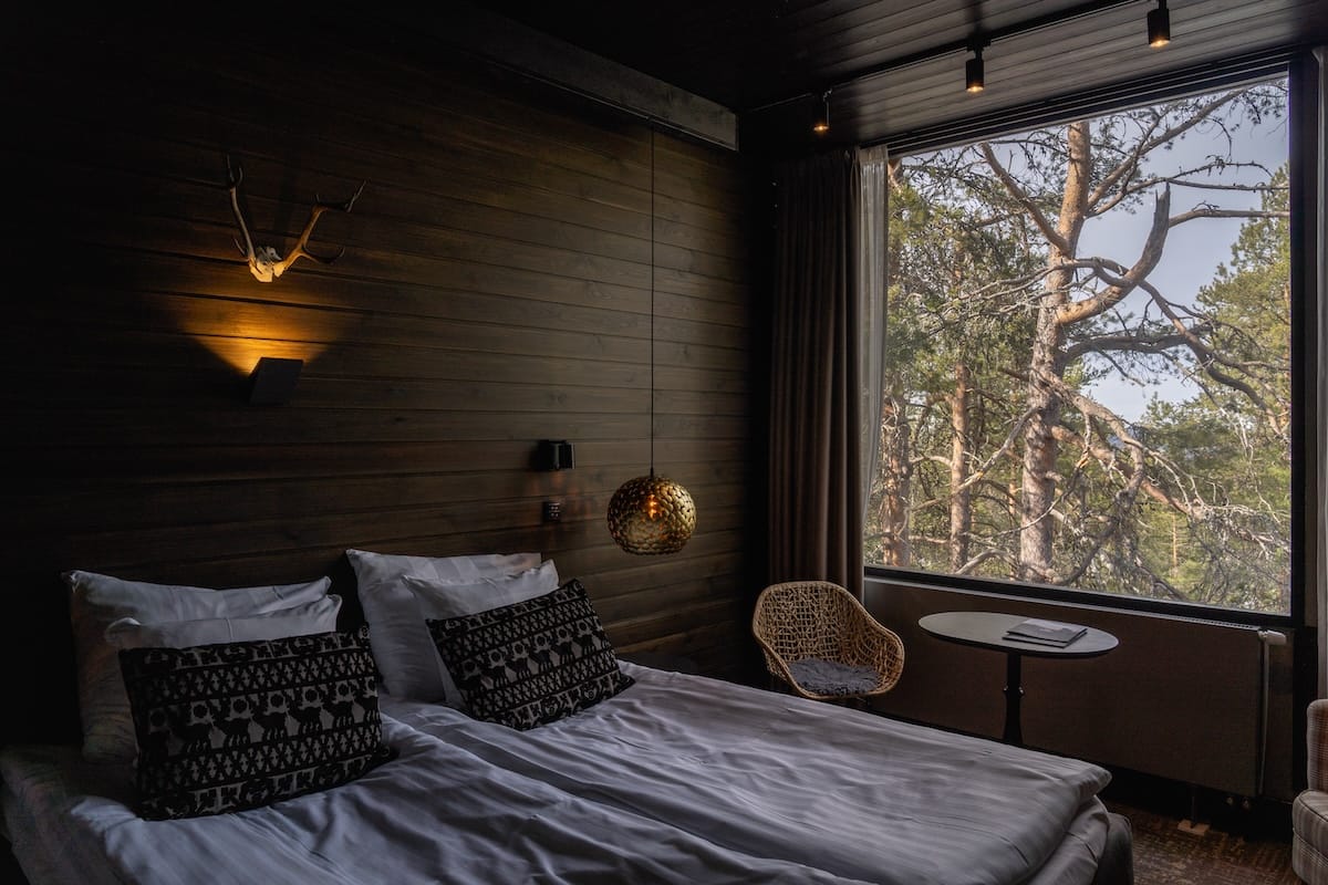 ラップランドホテルスカイオウナスバラレビュー：スキースロープとロバニエミでの高級レストラン