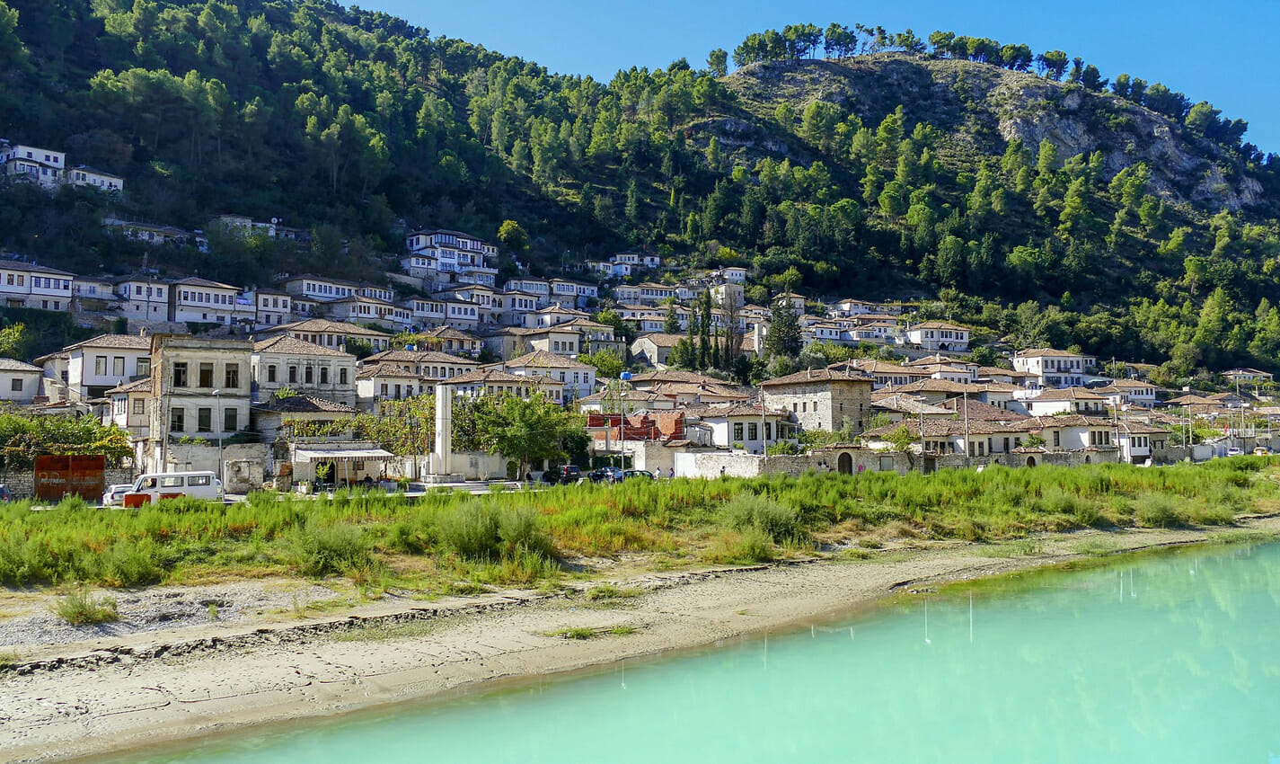 アルバニアのトップシティ：訪問するのに最適な場所を明らかにしてください！