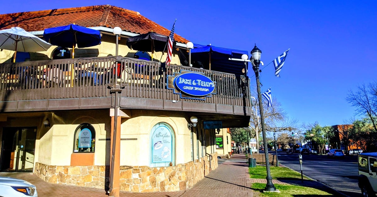 人々はコロラド全土から車でこのギリシャのレストランで食事をするために食事をする