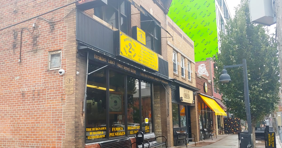 この昔ながらのダイナーで、人々はアイオワ州中から食欲をそそるチーズバーガーのために運転します