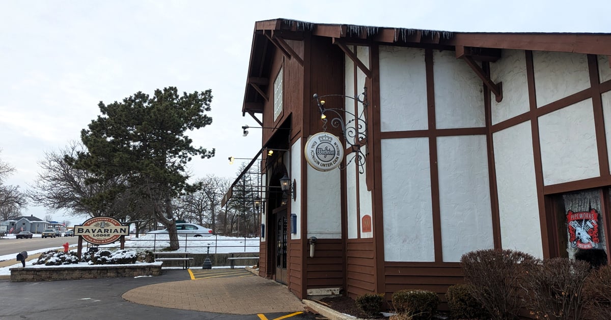 イリノイ州のこのレストランでのビーフストロガノフはとても良いです、あなたは一口のために何マイルも運転します