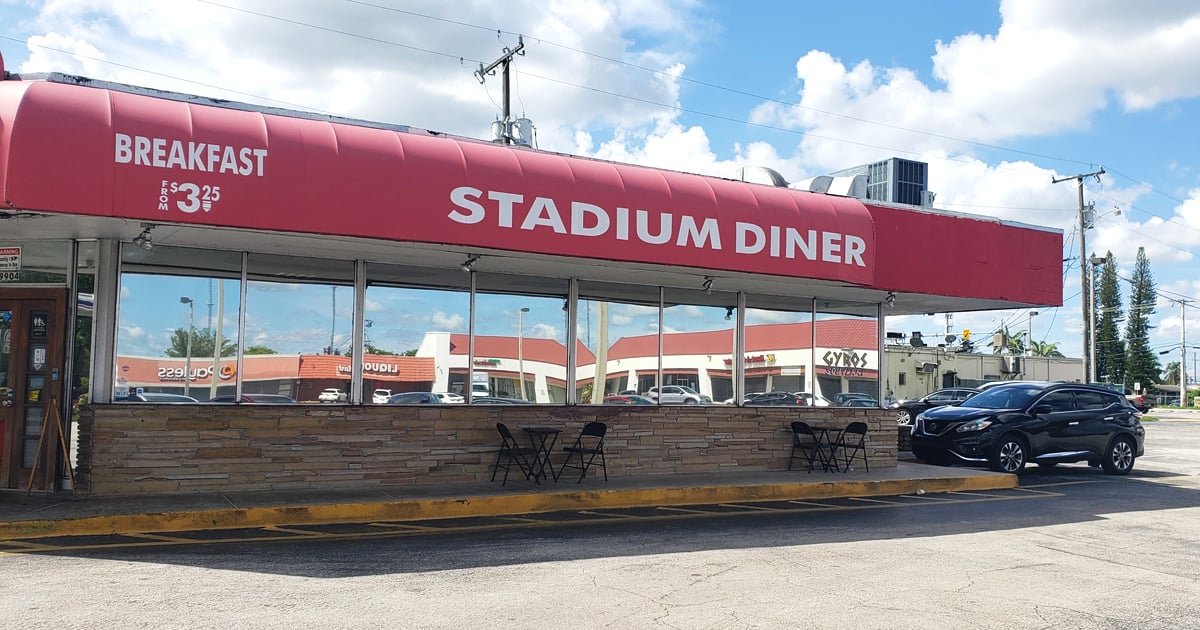 フロリダのこの謙虚なダイナーは、あなたが今まで味わう最高のフレンチトーストコンボを提供します