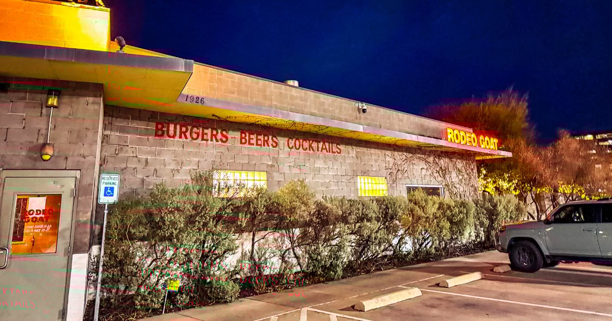 南部で最高のハンバーガーは、テキサスのこの無敵のレストラン内で作られています