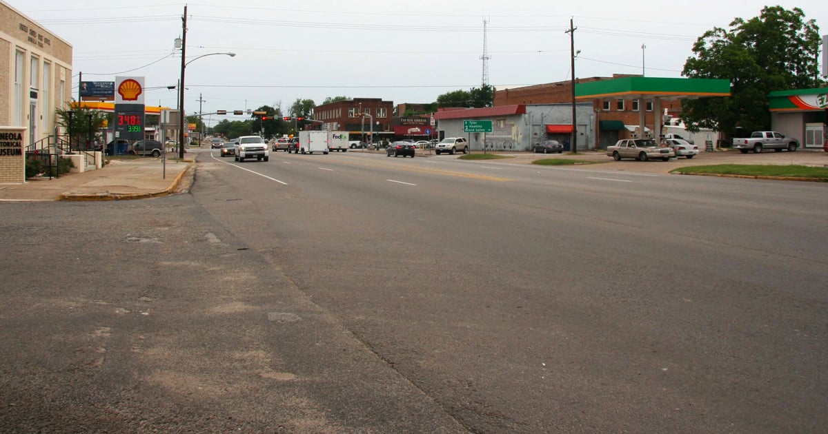 人生が遅いペースで動くテキサスのはがきにふさわしい町