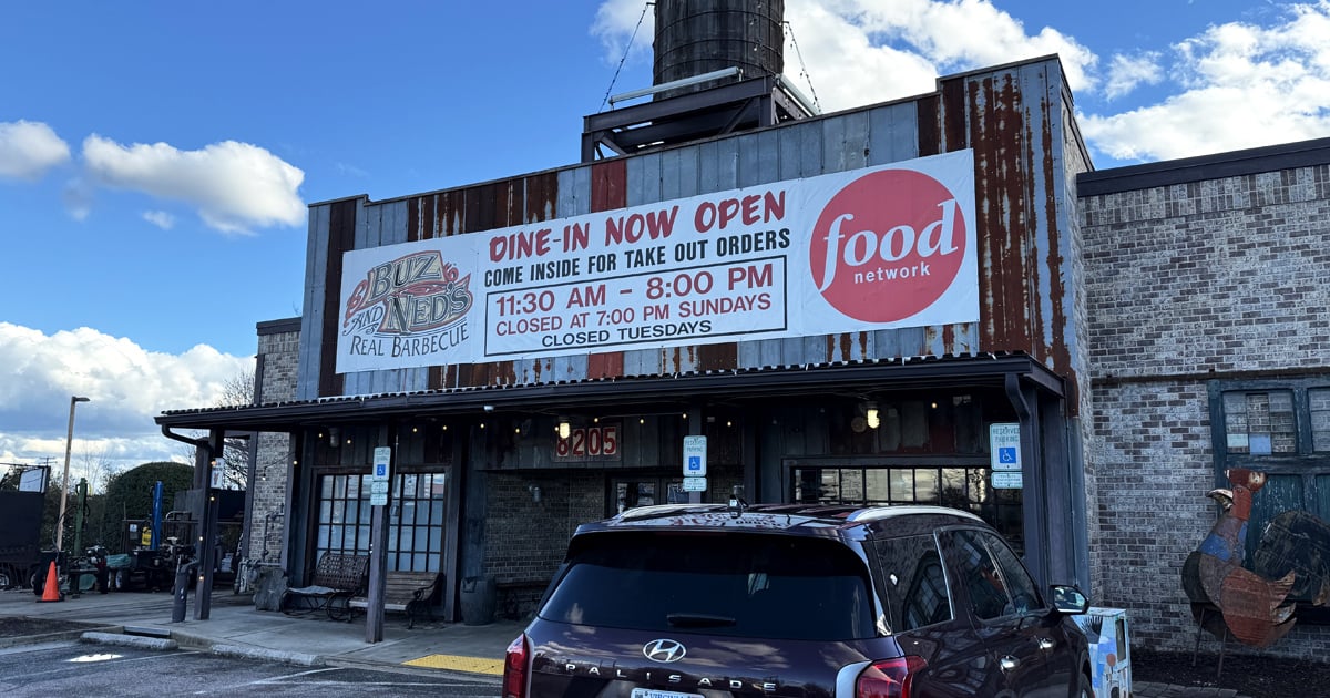 バージニア州にあるこの伝説的なバーベキュー店のハッシュパピーはとても美味しく、一週間中そのことを夢に見てしまうほどです