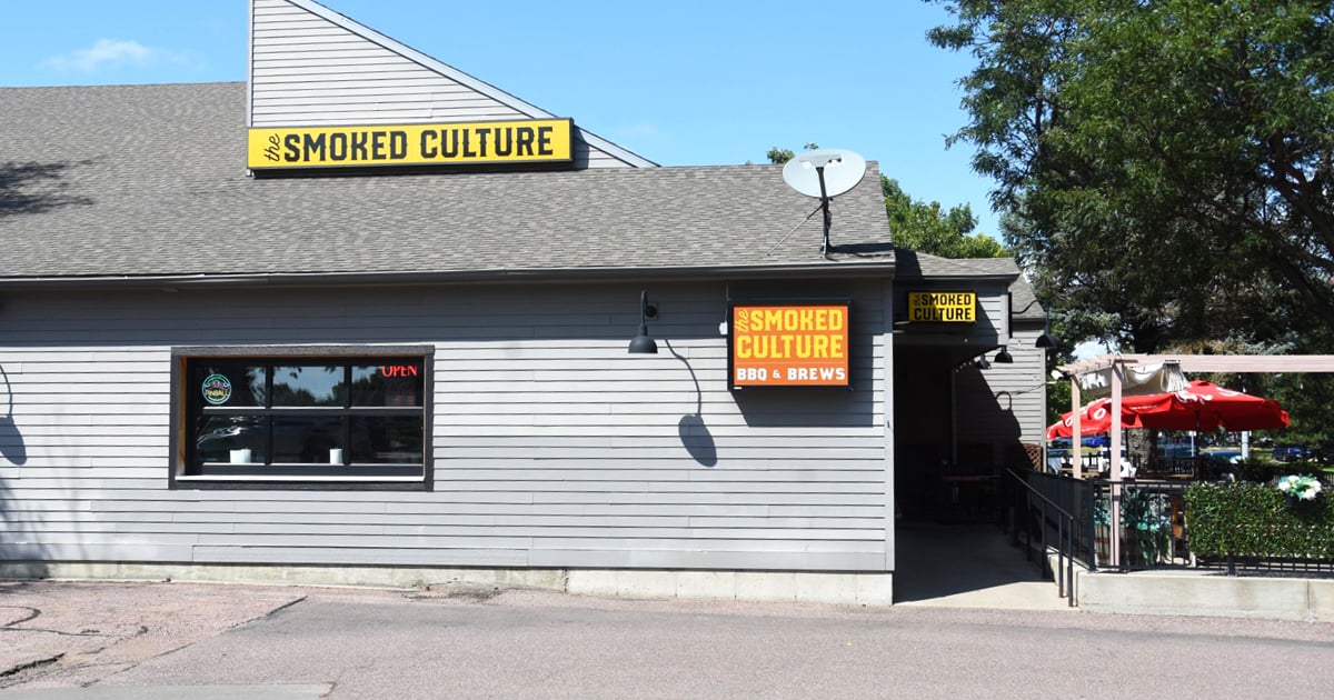 サウスダコタ州の地元民が州最高だと語る、サウスダコタ州の象徴的なバーベキュー レストラン 10 選