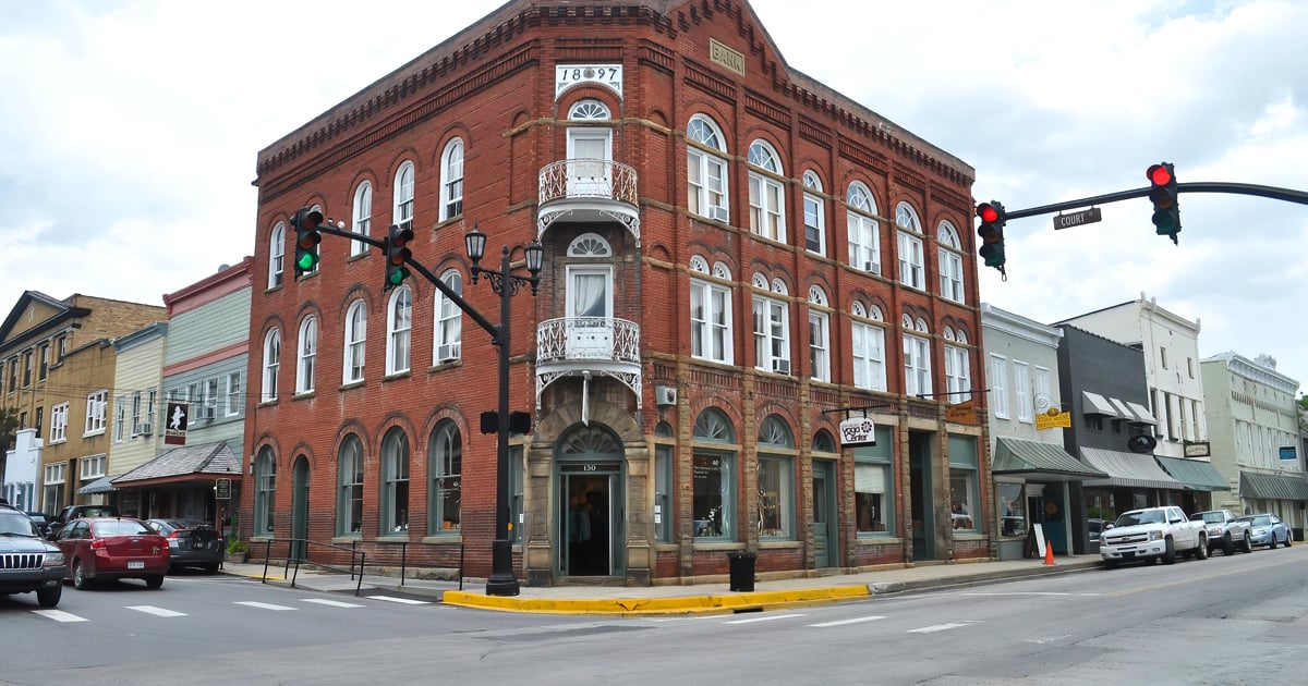 ウェストバージニア州のこの絵のように完璧な都市は、あなたが夢見ていた休暇です