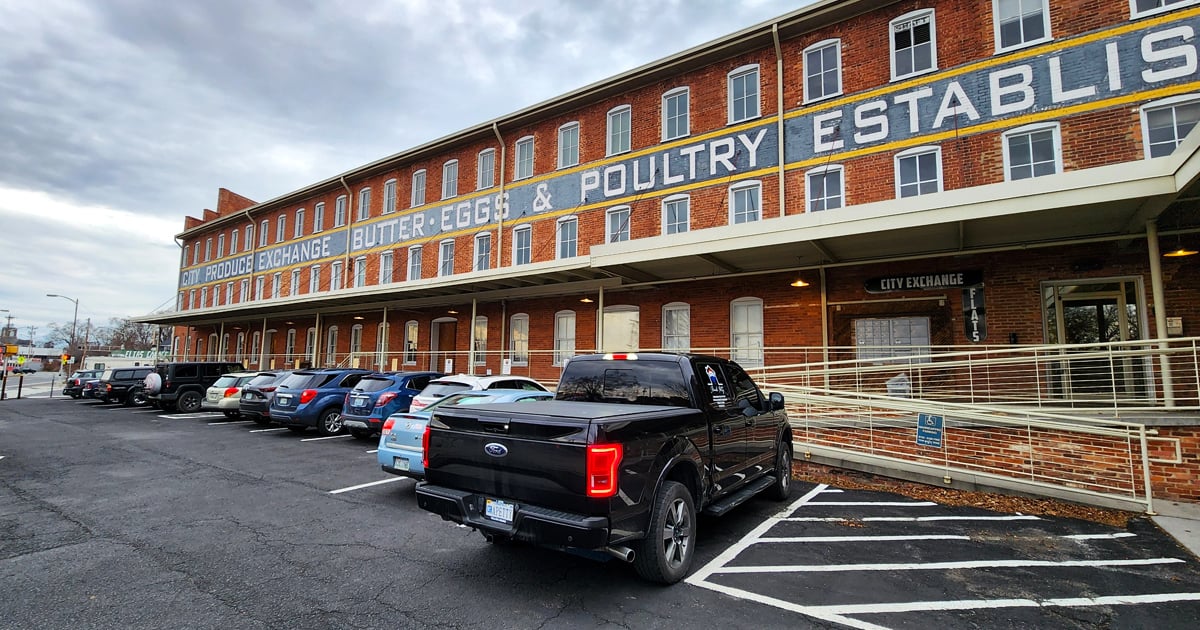 バージニア州のこの魅力的なバーでは、人生最高のフィレミニョンを提供します