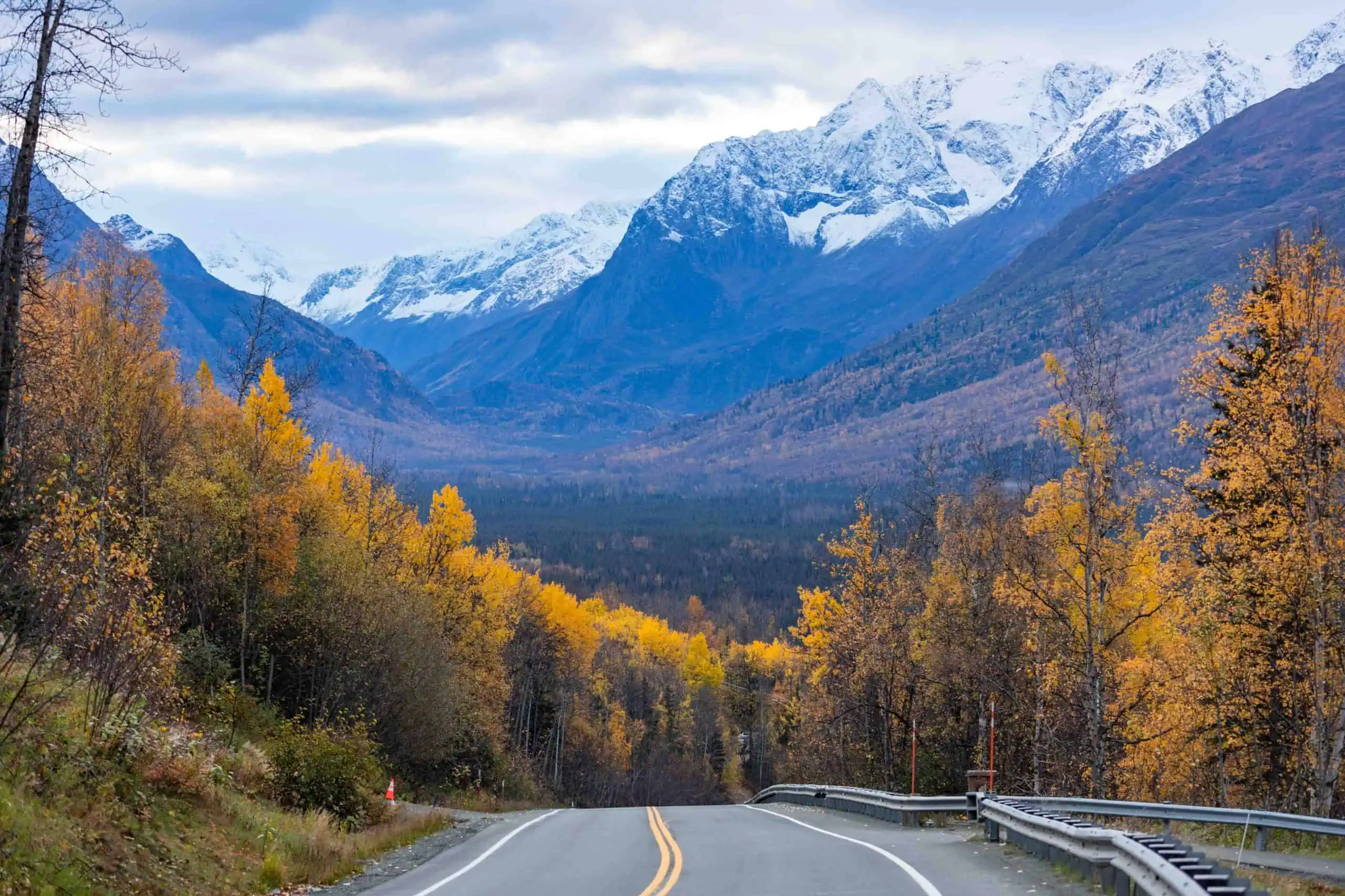 秋の葉:秋にアラスカを訪れることについて知っておくべきこと