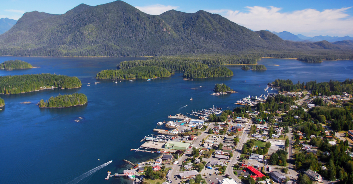 カナダのブリティッシュコロンビア州のバンクーバー島にある10の最も魅力的な小さな町