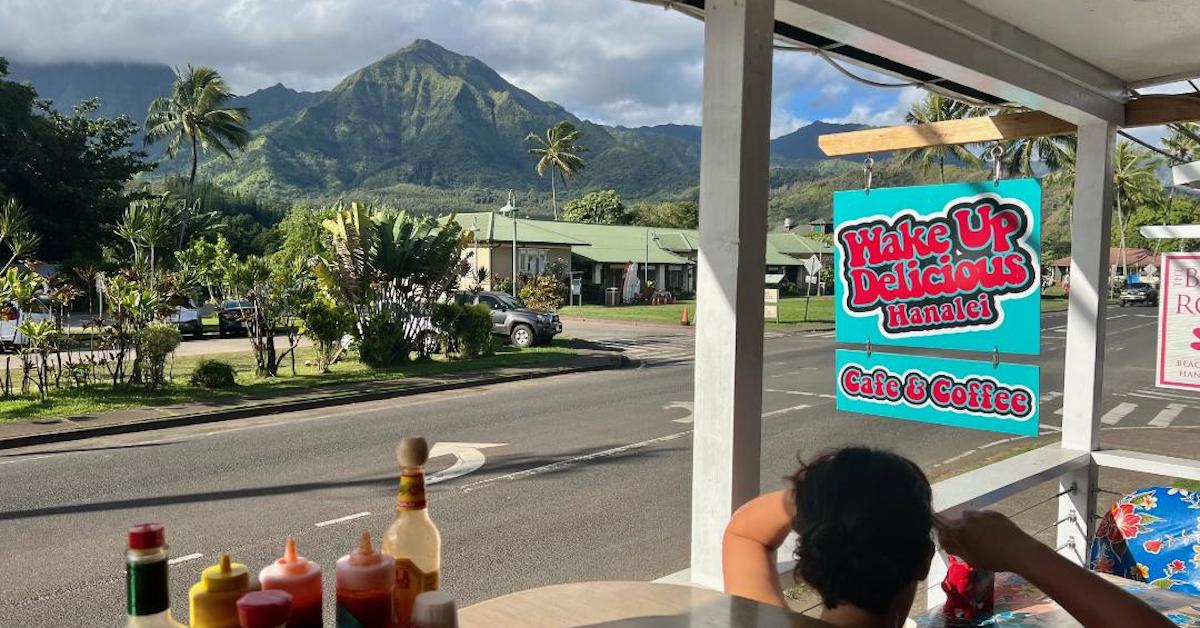 地元のハワイアンの喜びを楽しむためにカウアイでの素晴らしい食事体験