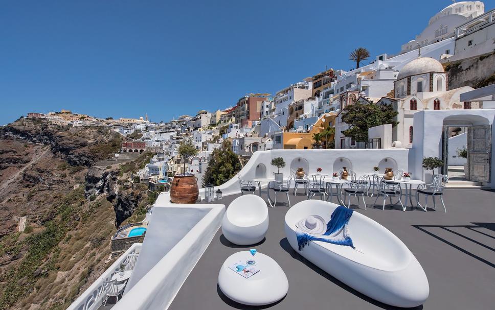 プライベートプールを備えたサントリーニの13の最高のホテル