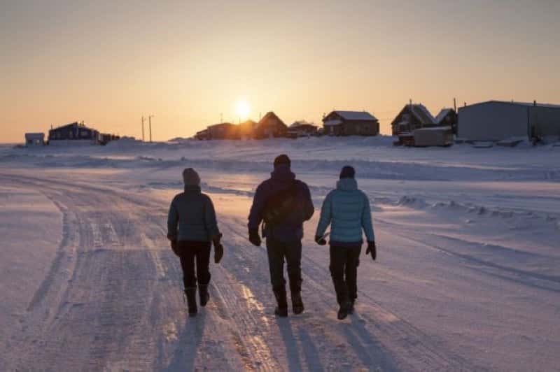 Tuktoyaktukのことを聞いたことがありますか?この冷凍カナダのフロンティアは冬には野生です