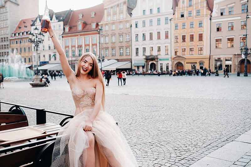 地元の人のように体を温めてくれるポーランドのドリンクとカクテル 12 選