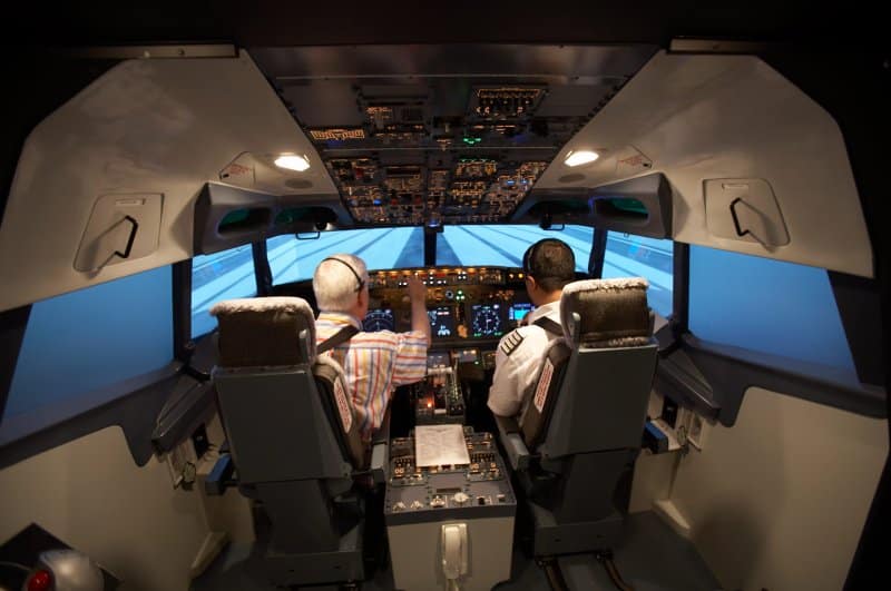 ボーイング737フライトシミュレーターで飛ぶことを学びます