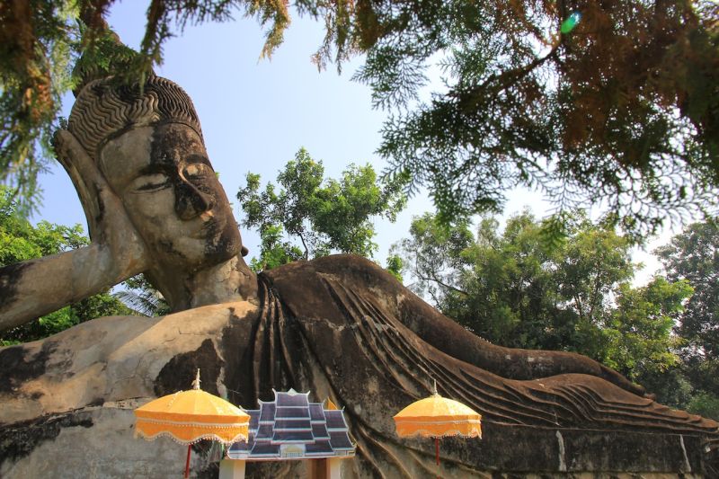 ラオスはビエンチャンとルアン・プラバンに旅行します