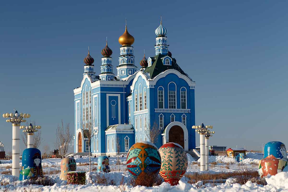 氷の都市から雪の山まで