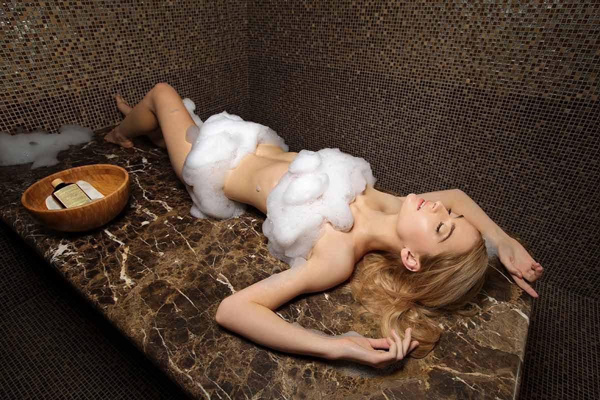 蒸し暑い秘密が明らかになりました：トルコのハマムの中で本当に何が起こるか！