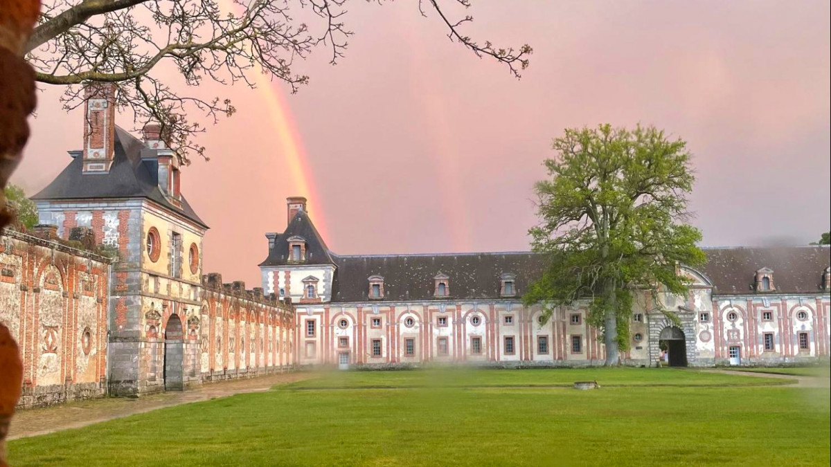 私はフランスの城の馬小屋で書く隠れ家を試しました