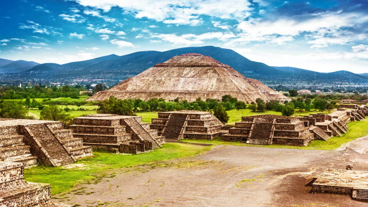 Teotihuacan Pyramids（訪問方法 +歴史）