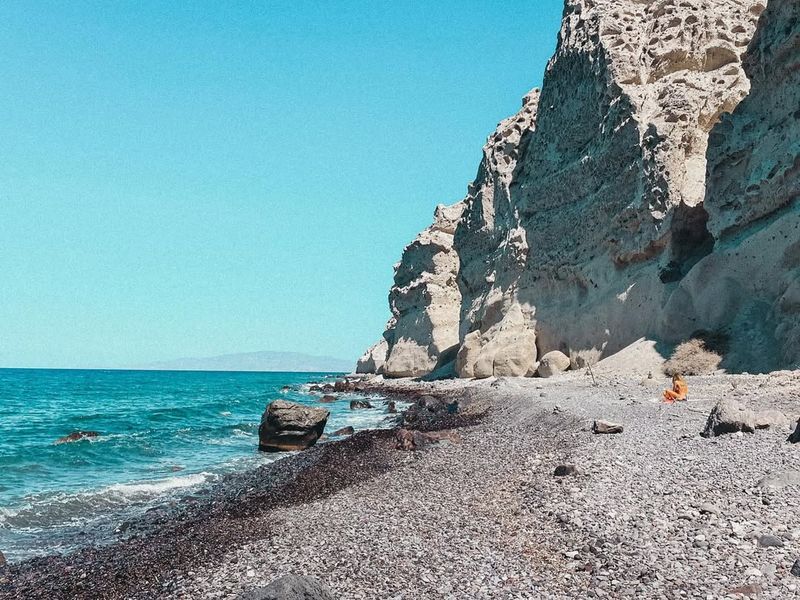 サントリーニの9つの隠されたビーチは、太陽に浸された脱出のためです
