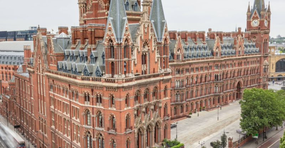 ヨーロッパおよびそれ以降の旧鉄道駅内の10個のホテル