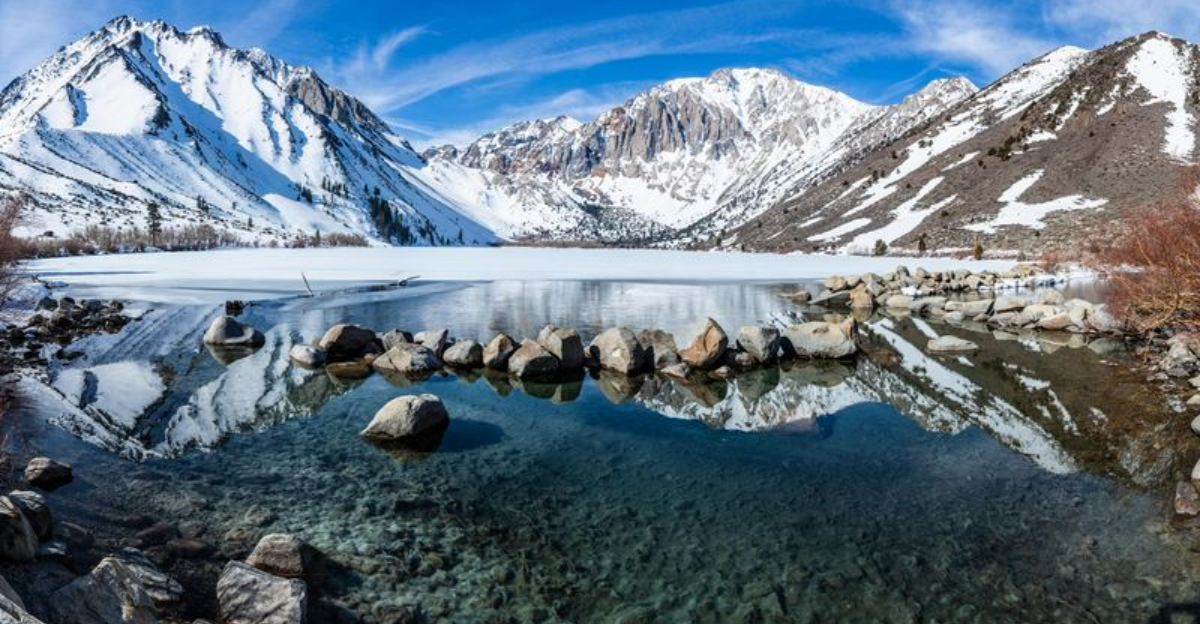 シエラネバダの12人の人里離れた町は、アウトドアアドベンチャーへの完璧なゲートウェイです