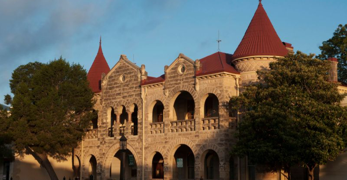 テキサスヒルカントリーでこの2025年を訪れる14の最も美しい町