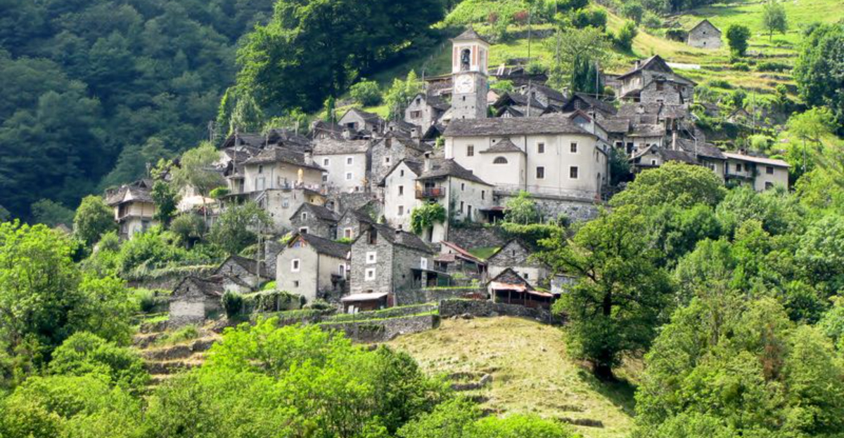 魅力的なおとぎ話の町でスイスの混雑した都市を避けてください。
