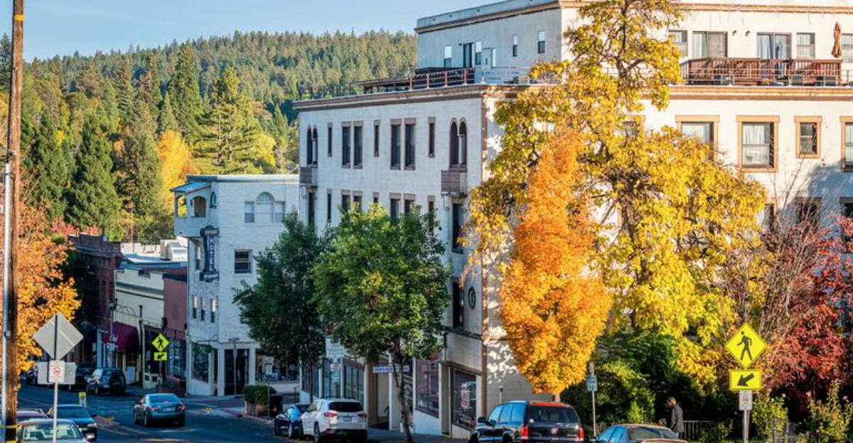 私は北カリフォルニアの魅力的な町に恋をしました。訪問したら、それは私が期待していたものではありませんでした